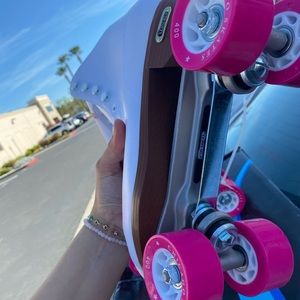 BRAND NEW! White Chicago Skates W10